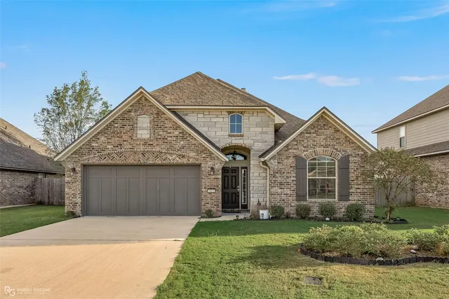 617 Labarre Ln, Benton, LA 71111