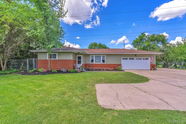 8016 Pardee Rd, Taylor, MI 48180