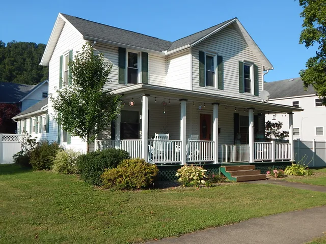 278 W  4th St, Emporium, PA 15834