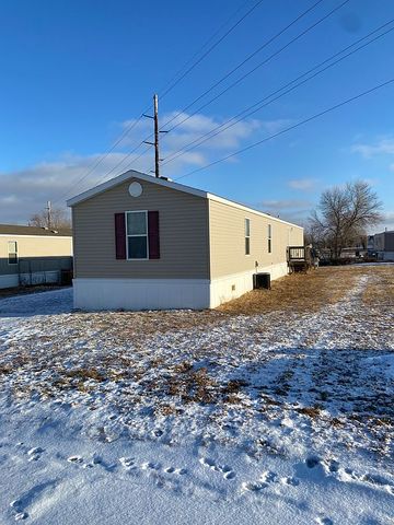 877 Cal Dr, Dickinson, ND 58601