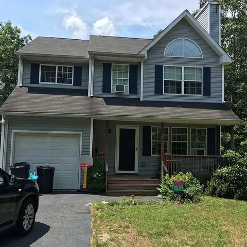 343 Oak Ave, Flanders, NY 11901