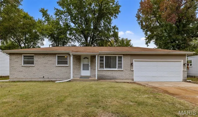 1433 Farmview Ave, Saint Louis, MO 63138