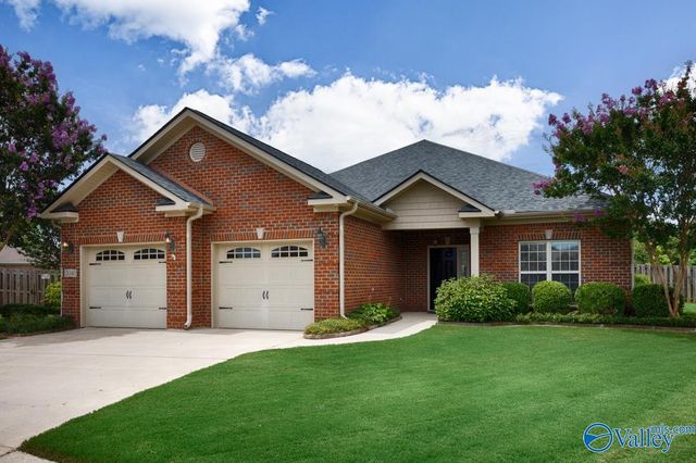 5040 Valley Cove Dr SE, Owens Cross Roads, AL 35763