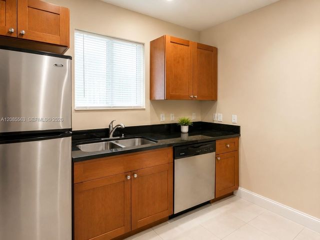 851 80th St #4, Miami Beach, FL 33141