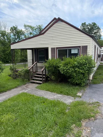 2807 S  Carpenter Dr, Covington, VA 24426