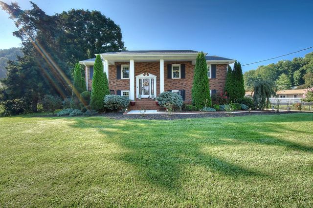 2304 Birdie Dr, Elizabethton, TN 37643