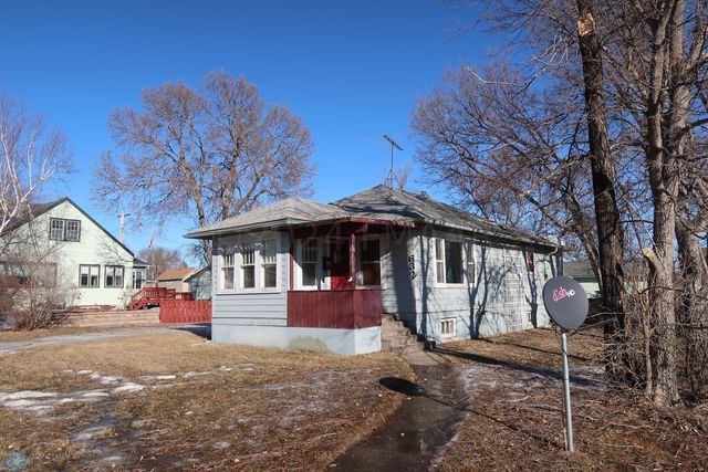 632 5th Ave NW, Valley City, ND 58072