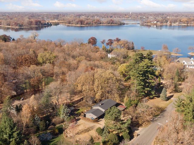 5620 Howards Point Rd, Shorewood, MN 55331