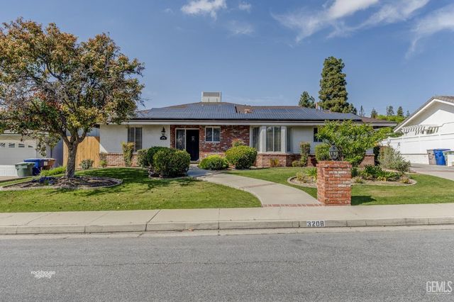 3208 Crest Dr, Bakersfield, CA 93306