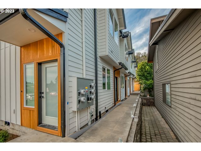 5721 S  Kelly Ave, Portland, OR 97239