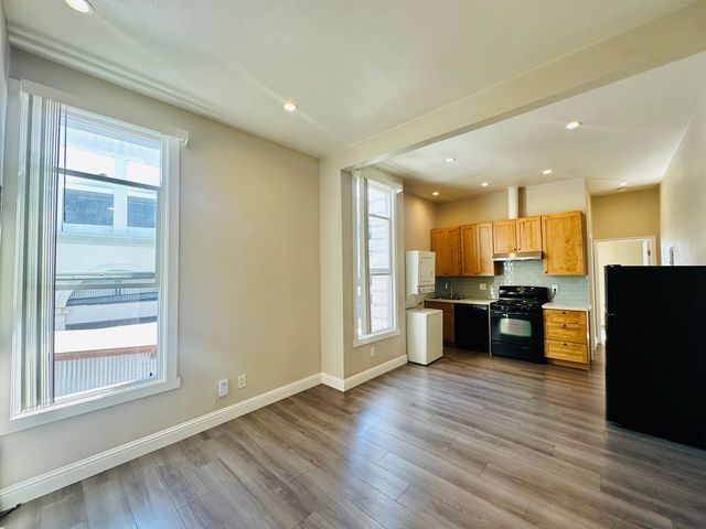 3210 San Leandro St #8, Oakland, CA 94601