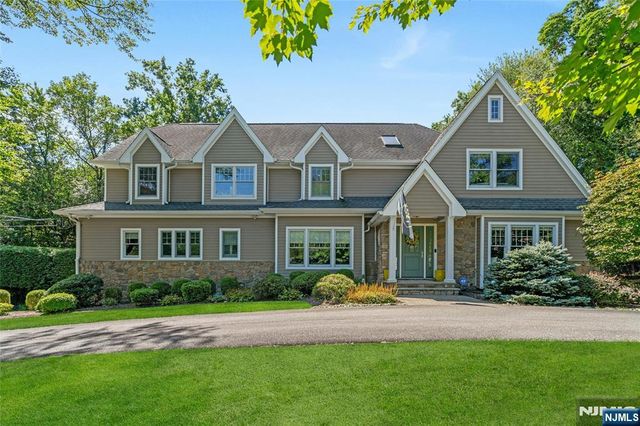7 Deerhill Dr, Ho-ho-kus, NJ 07423