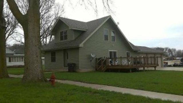 102 College St, Peterson, IA 51047