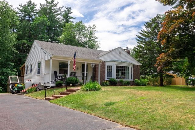 29 Bayberry Rd, Hanson, MA 02341