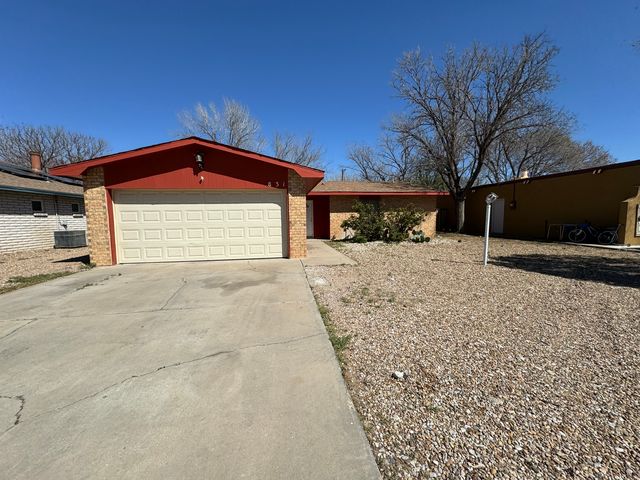831 Swinging Spear Rd, Roswell, NM 88201