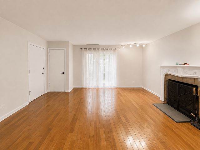1445 Shermer Rd #5A, Northbrook, IL 60062