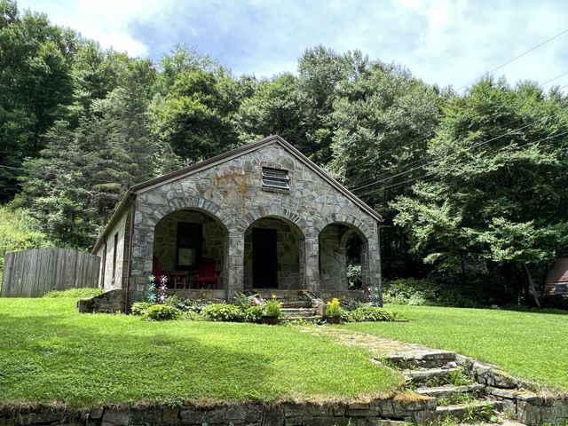 296 Middle Fork Rd, Blowing Rock, NC 28605