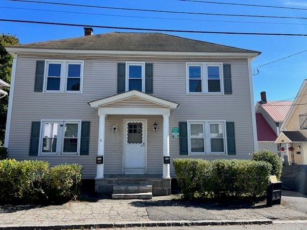 9 6th Ave, Lowell, MA 01854