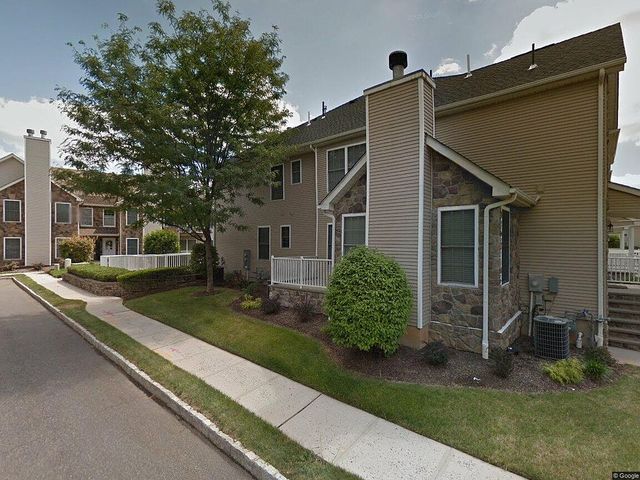 57 Chariot Ct, Piscataway, NJ 08854