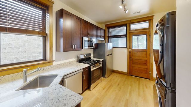 1415 W  Cuyler Ave #1, Chicago, IL 60613