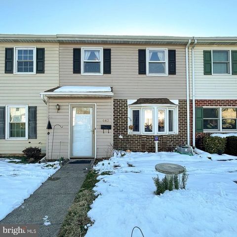 442 Colonial Dr, East Greenville, PA 18041
