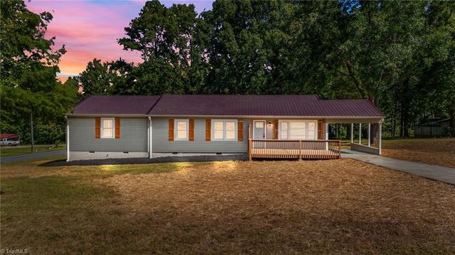 204 1st Cir, Lexington, NC 27292
