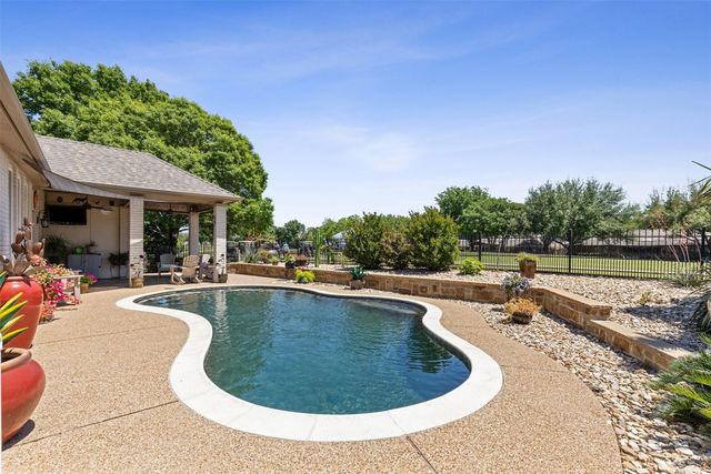 1010 Masters Dr, Mansfield, TX 76063