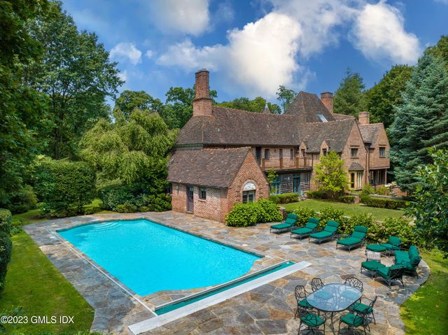 33 Midwood Rd, Greenwich, CT 06830