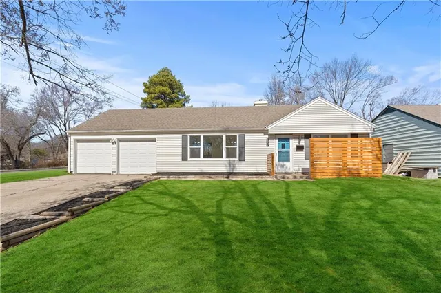 7652 High Dr, Prairie Village, KS 66208