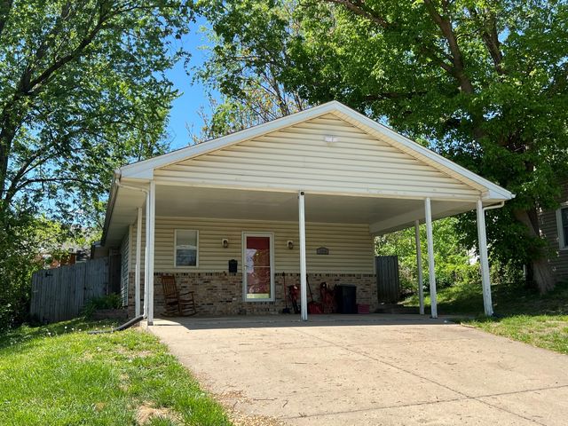 1113 Hickam St, Boonville, MO 65233