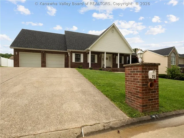 71 Shannon Dr, Hurricane, WV 25526