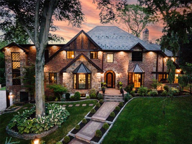 38 Soundview Crest, Manhasset, NY 11030