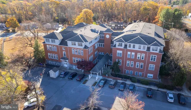 100 Aura Rd #110, Clayton, NJ 08312