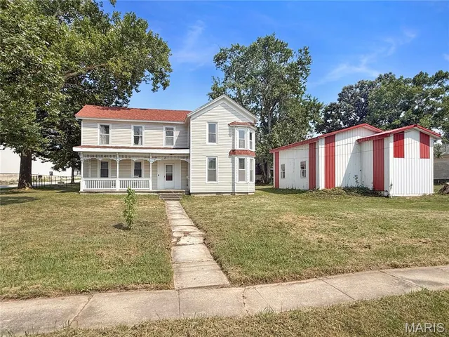 301 S  Palmyra St, Perry, MO 63462