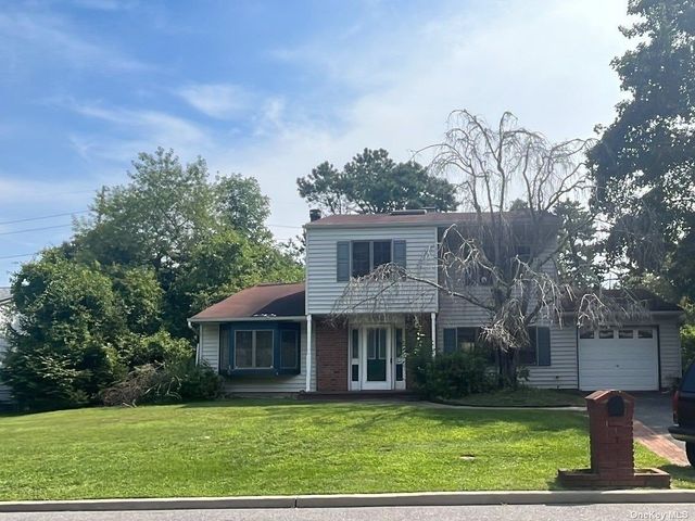 21 Victoria Circle, East Patchogue, NY 11772