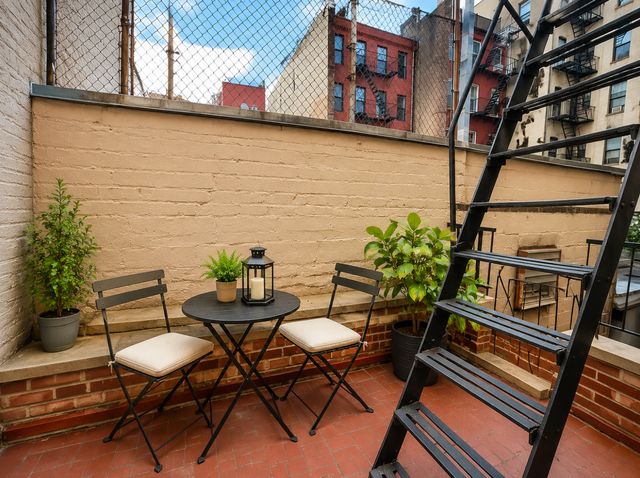 234 Mott St #5/2A, New York, NY 10012