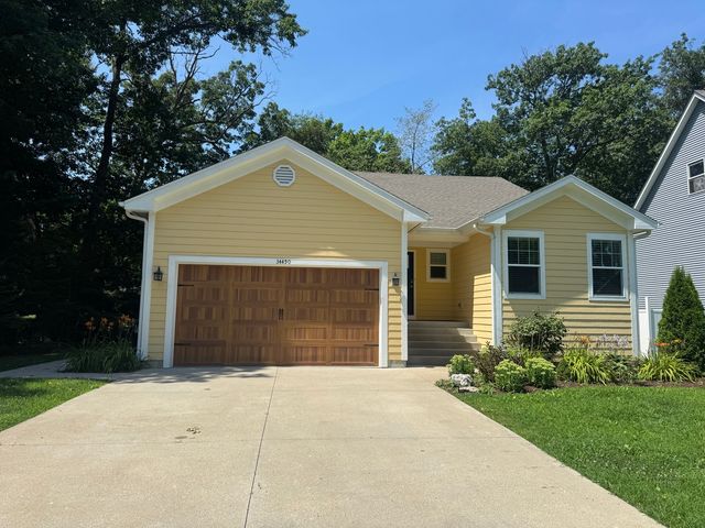 34450 N  Hickory Ln, Round Lake, IL 60073