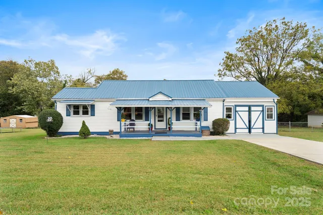 315 21st St SW, Hickory, NC 28602
