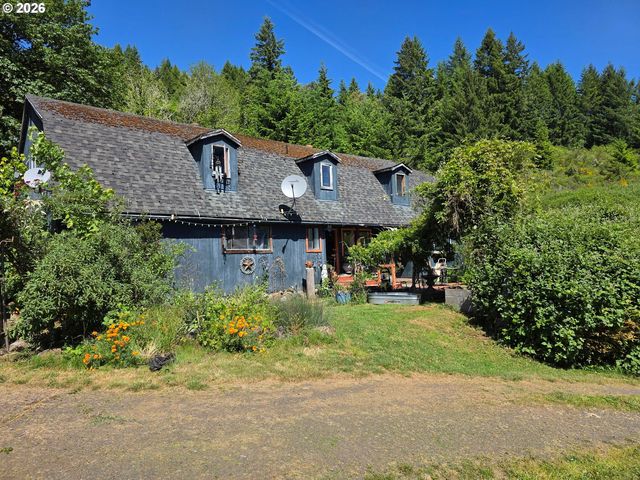 8955 Scotts Valley Rd, Yoncalla, OR 97499