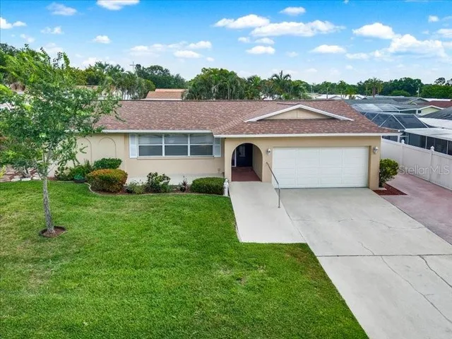 11235 Apache Pl, Largo, FL 33774