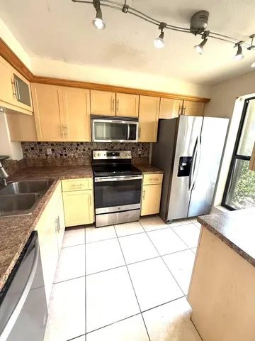 3070 S Oakland Forest Drive #306, Fort Lauderdale, FL 33309