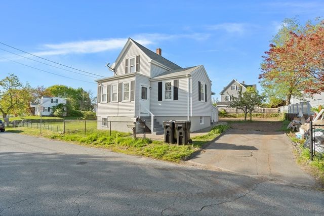 147 Rogers St, Dartmouth, MA 02748