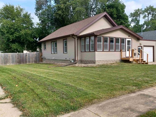 1215 N  8th St, Estherville, IA 51334