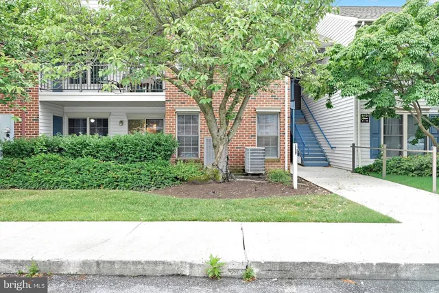 5401 Oxford Dr #11, Mechanicsburg, PA 17055