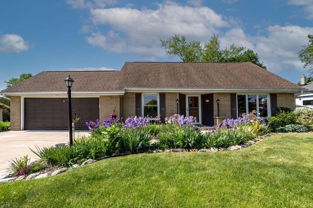 3595 South Brentwood ROAD, New Berlin, WI 53151