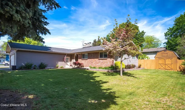 10378 N  Bateman St, Hayden Lake, ID 83835