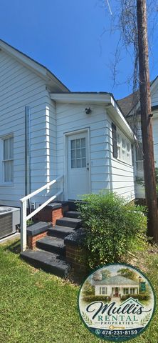 306 5th Ave #B, Eastman, GA 31023