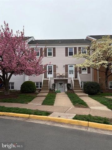 14553 Golden Oak Rd, Centreville, VA 20121