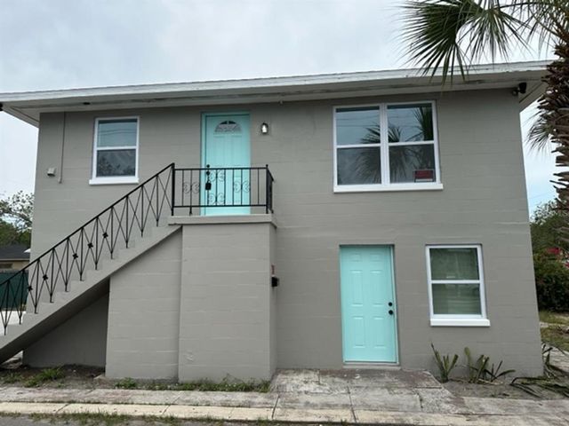 1110 16th St S #B, Saint Petersburg, FL 33705