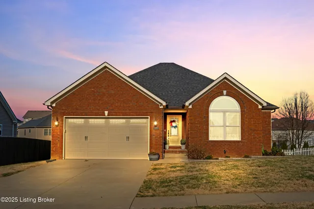 188 Meadowcrest Dr, Mount Washington, KY 40047